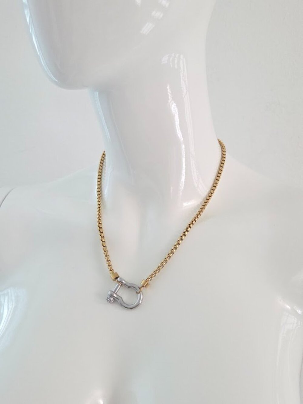 Stainless Steel Two Tone Horseshoe Shackle Clasp Box Chain Pendant Necklace - Picture 10 of 14
